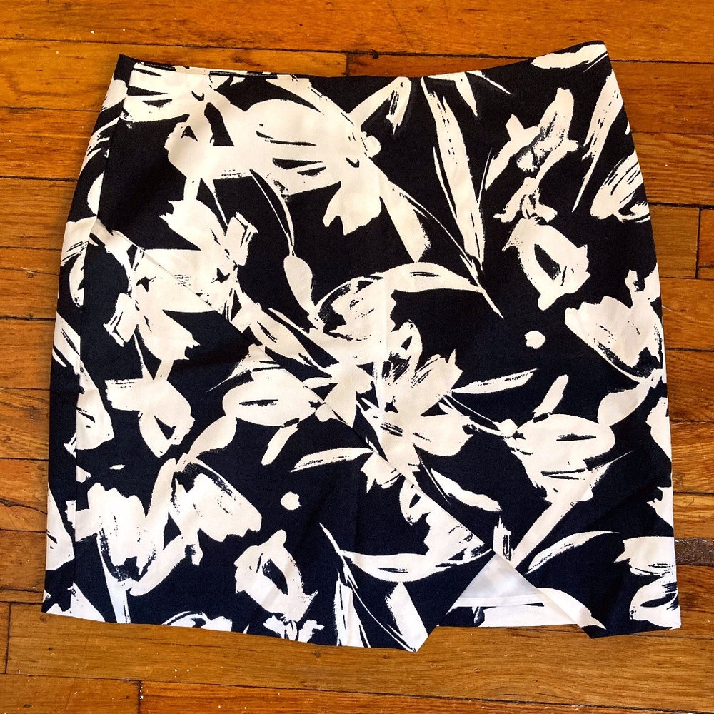 Navy patterned mini skirt